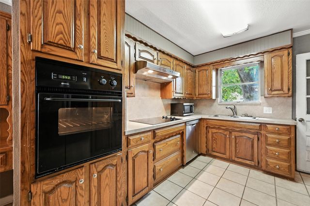 1221 Simpson Drive, Hurst, TX 76053