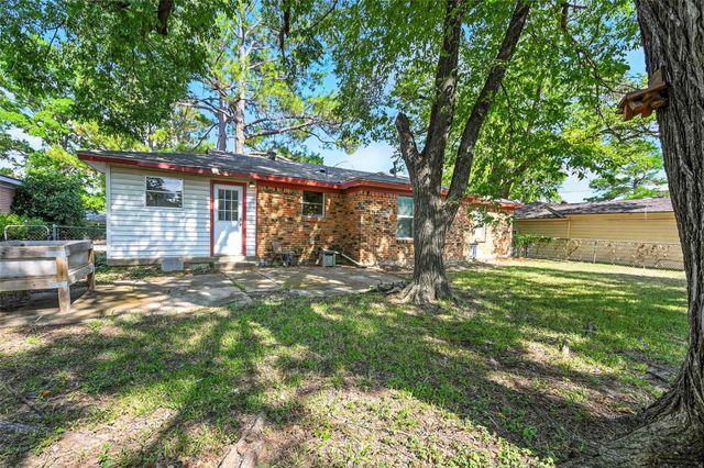 1221 Simpson Drive, Hurst, TX 76053