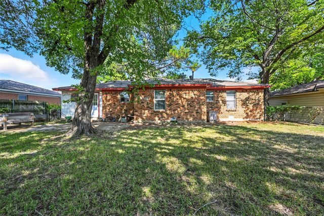 1221 Simpson Drive, Hurst, TX 76053