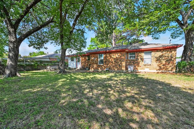 1221 Simpson Drive, Hurst, TX 76053