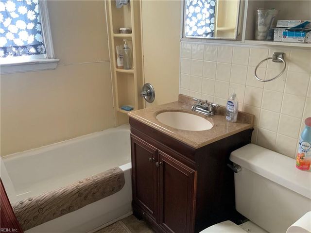 1625 Rolfe PL, Newport News, VA 23607