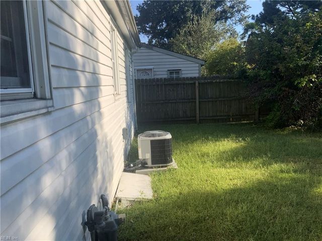 1625 Rolfe PL, Newport News, VA 23607