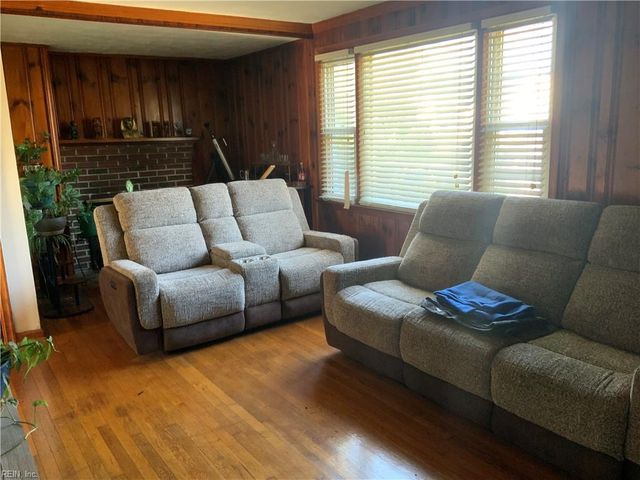 1625 Rolfe PL, Newport News, VA 23607