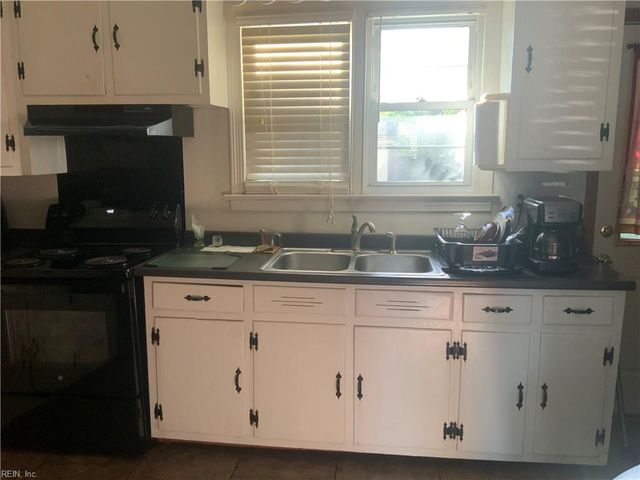 1625 Rolfe PL, Newport News, VA 23607