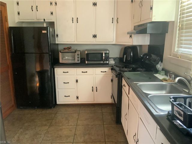 1625 Rolfe PL, Newport News, VA 23607