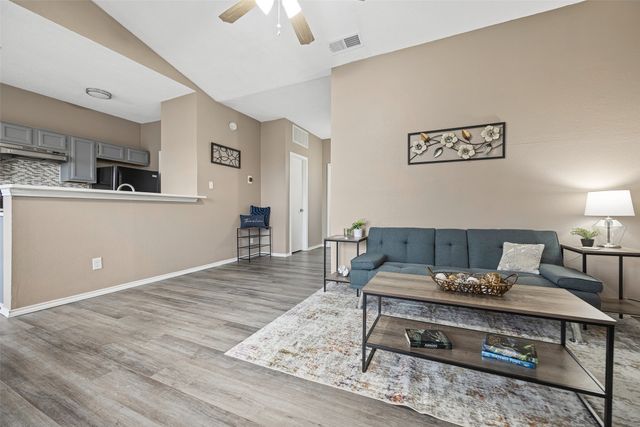 4113 Esters Road 609, Irving, TX 75038