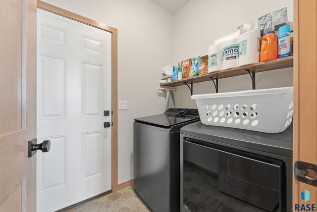 8032 E Tencate Pl Place, Sioux Falls, SD 57110