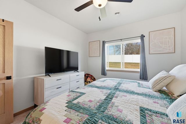 8032 E Tencate Pl Place, Sioux Falls, SD 57110