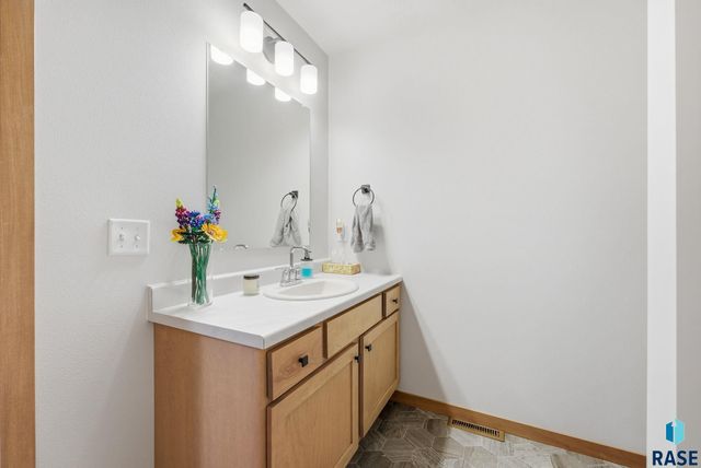 8032 E Tencate Pl Place, Sioux Falls, SD 57110