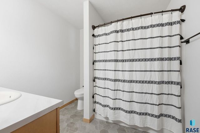 8032 E Tencate Pl Place, Sioux Falls, SD 57110