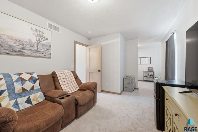 8032 E Tencate Pl Place, Sioux Falls, SD 57110