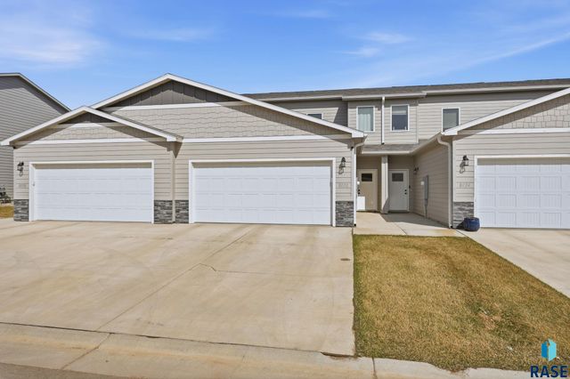 8032 E Tencate Pl Place, Sioux Falls, SD 57110