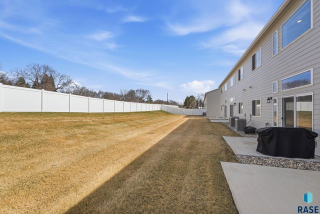 8032 E Tencate Pl Place, Sioux Falls, SD 57110