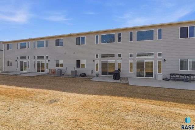 8032 E Tencate Pl Place, Sioux Falls, SD 57110