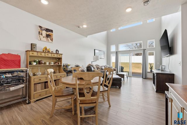 8032 E Tencate Pl Place, Sioux Falls, SD 57110