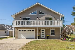 517 Pine Street, Ferrysburg City, MI 49456