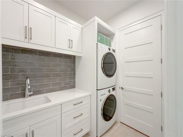 6573 DOMINICA DR 202, Naples, FL 34113