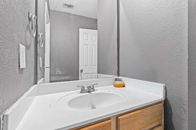 223 Warner Bend, Hutto, TX 78634