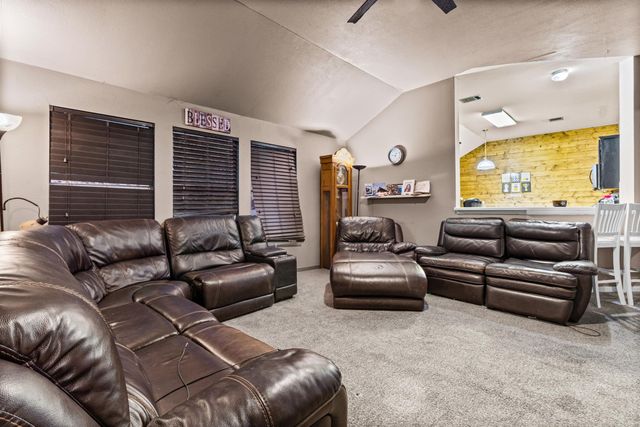 223 Warner Bend, Hutto, TX 78634