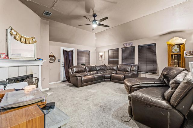 223 Warner Bend, Hutto, TX 78634