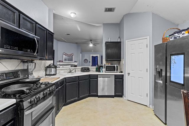 223 Warner Bend, Hutto, TX 78634