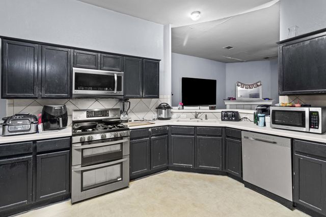 223 Warner Bend, Hutto, TX 78634