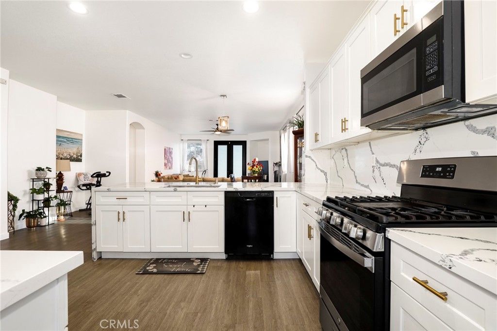 Image 10 of property listing at 40327 Preston Road, Palmdale, CA 93551