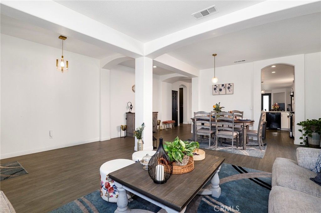 Image 5 of property listing at 40327 Preston Road, Palmdale, CA 93551