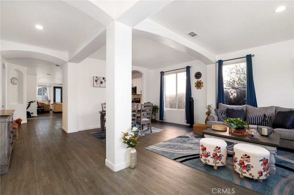 Image 6 of property listing at 40327 Preston Road, Palmdale, CA 93551