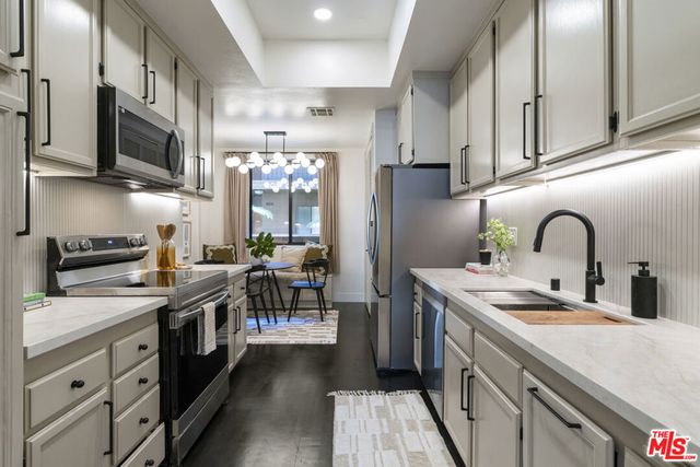 11628 Montana Avenue 208, Los Angeles, CA 90049