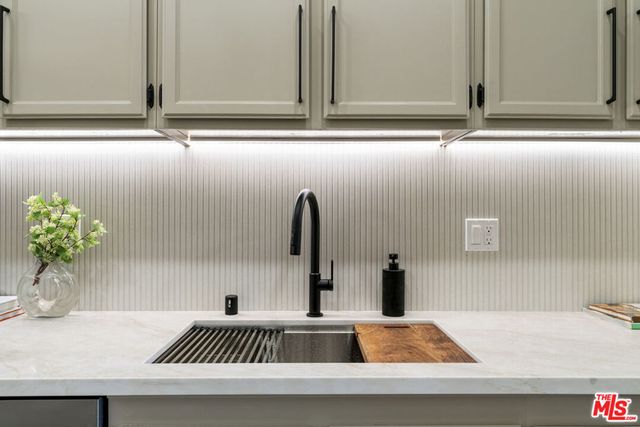 11628 Montana Avenue 208, Los Angeles, CA 90049