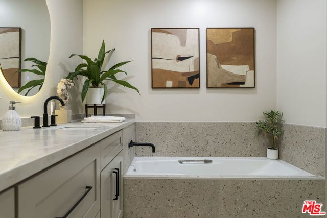 11628 Montana Avenue 208, Los Angeles, CA 90049