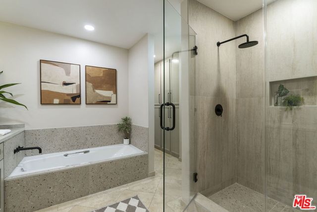 11628 Montana Avenue 208, Los Angeles, CA 90049