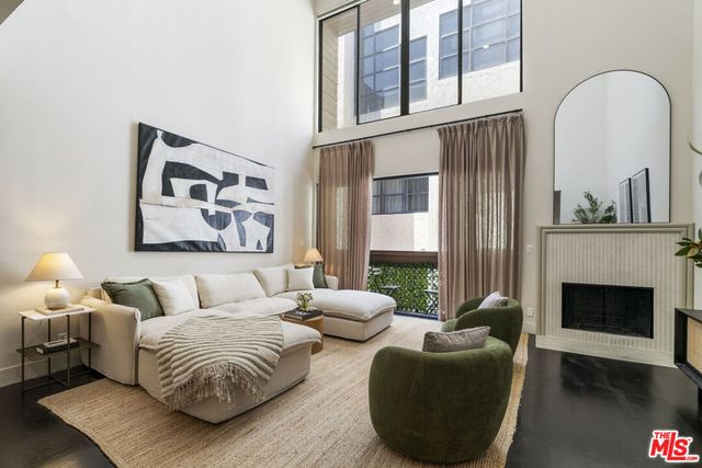 11628 Montana Avenue 208, Los Angeles, CA 90049