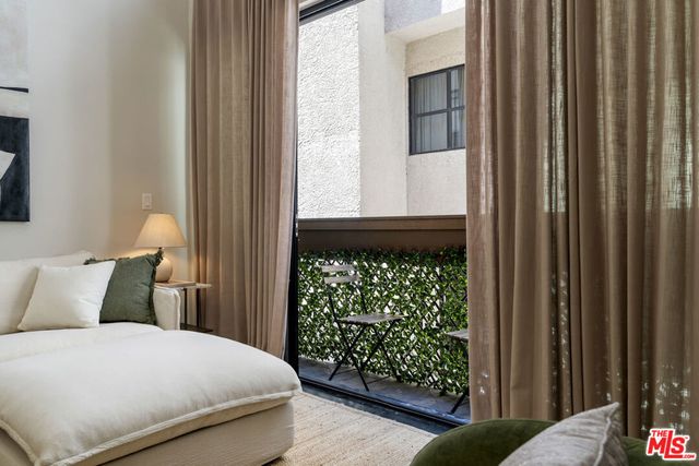 11628 Montana Avenue 208, Los Angeles, CA 90049