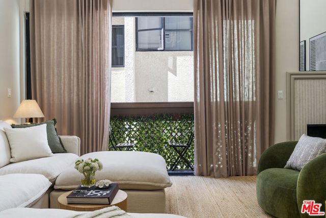 11628 Montana Avenue 208, Los Angeles, CA 90049
