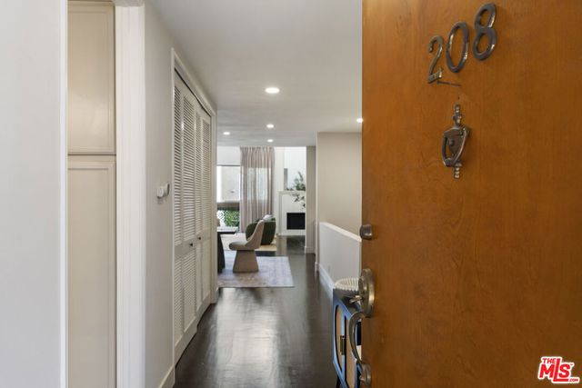 11628 Montana Avenue 208, Los Angeles, CA 90049