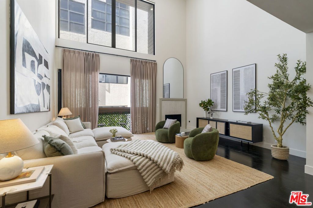 11628 Montana Avenue 208, Los Angeles, CA 90049