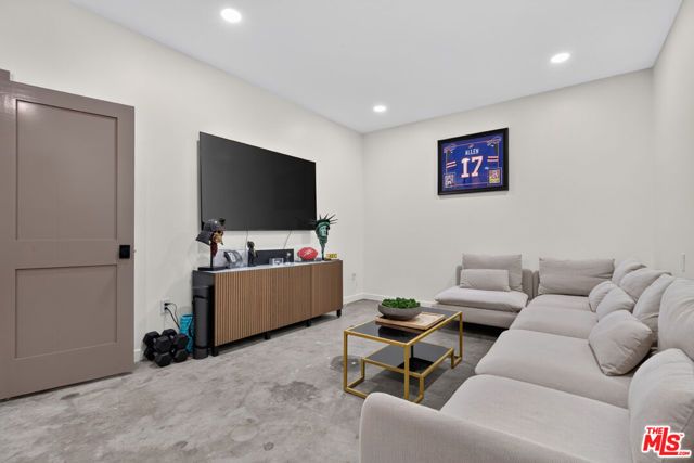3243 Kirkham Drive, Glendale, CA 91206
