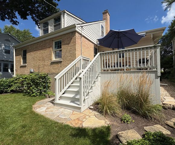 508 Division Street, Barrington, IL 60010
