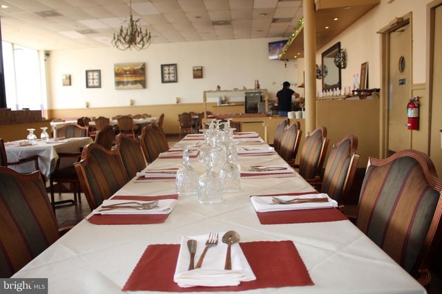 33 S WHITE HORSE PIKE PIKE S, Stratford, NJ 08084