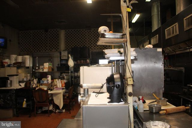 33 S WHITE HORSE PIKE PIKE S, Stratford, NJ 08084