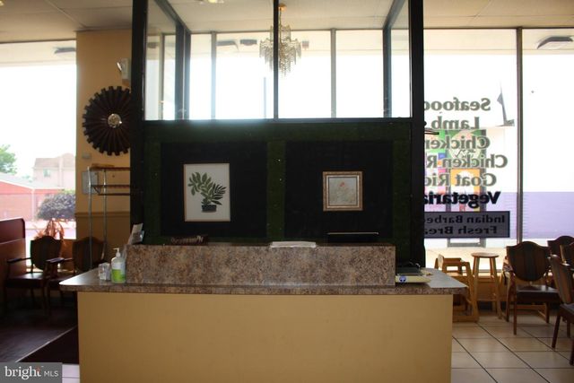 33 S WHITE HORSE PIKE PIKE S, Stratford, NJ 08084