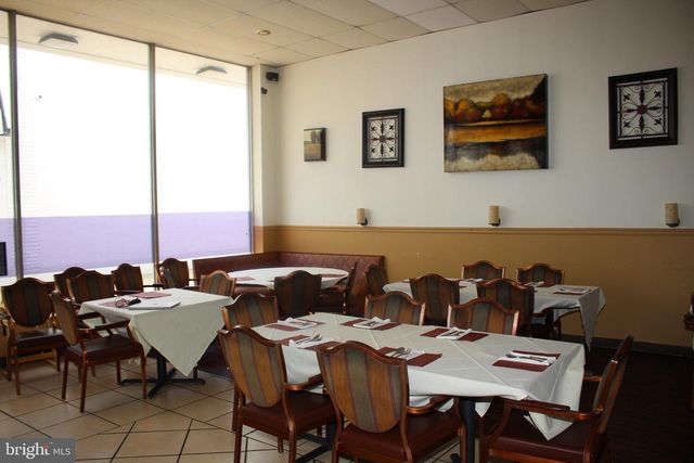 33 S WHITE HORSE PIKE PIKE S, Stratford, NJ 08084