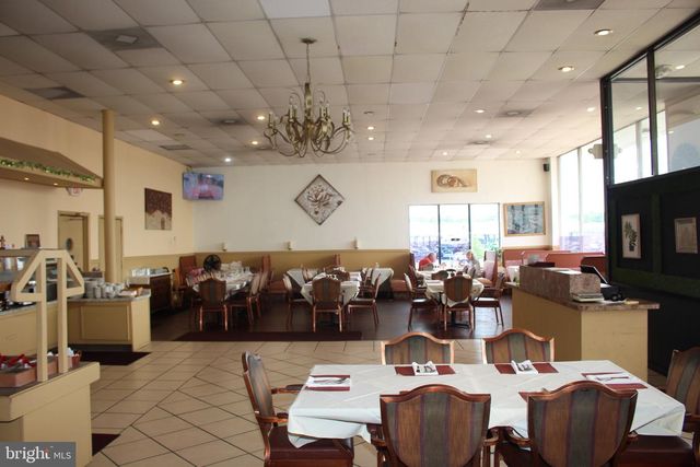 33 S WHITE HORSE PIKE PIKE S, Stratford, NJ 08084