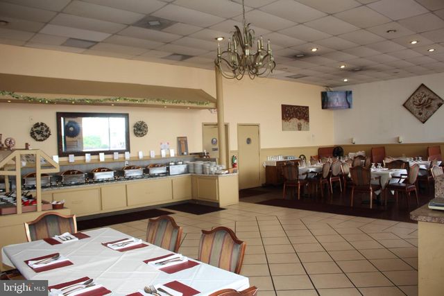 33 S WHITE HORSE PIKE PIKE S, Stratford, NJ 08084