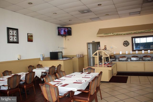 33 S WHITE HORSE PIKE PIKE S, Stratford, NJ 08084