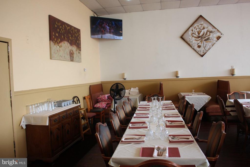 33 S WHITE HORSE PIKE PIKE S, Stratford, NJ 08084