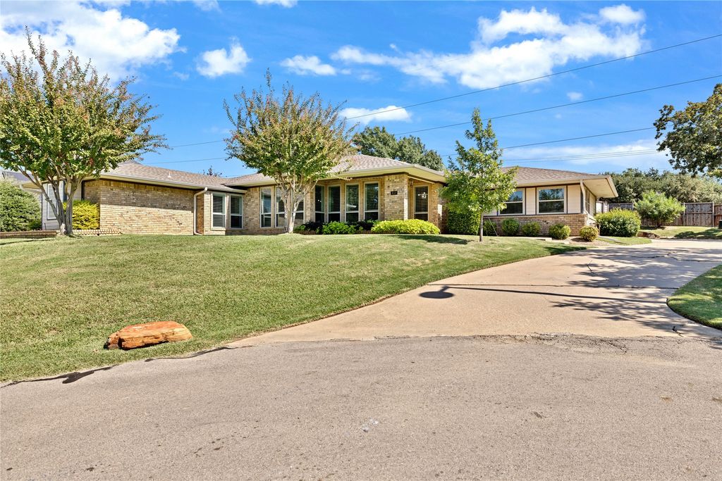 432 Moran Drive, Highland Village, TX 75077