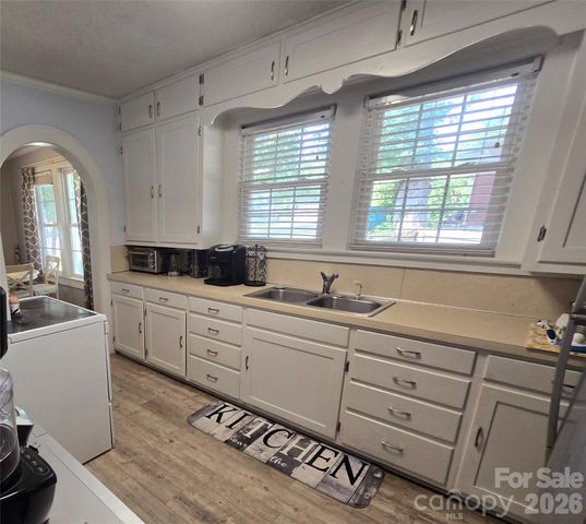 1466 White Oak Avenue, Albemarle, NC 28001